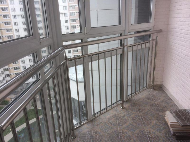 Ограждение из нержавеющей стали для балкона в квартире